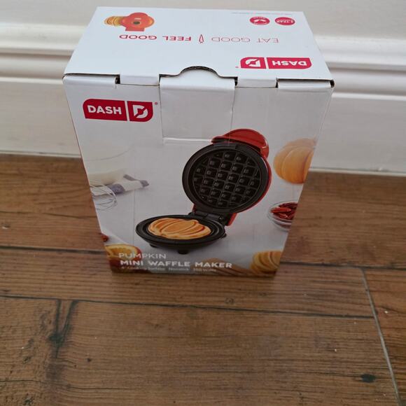 Pumpkin shaped mini waffle maker - Picture 3 of 5